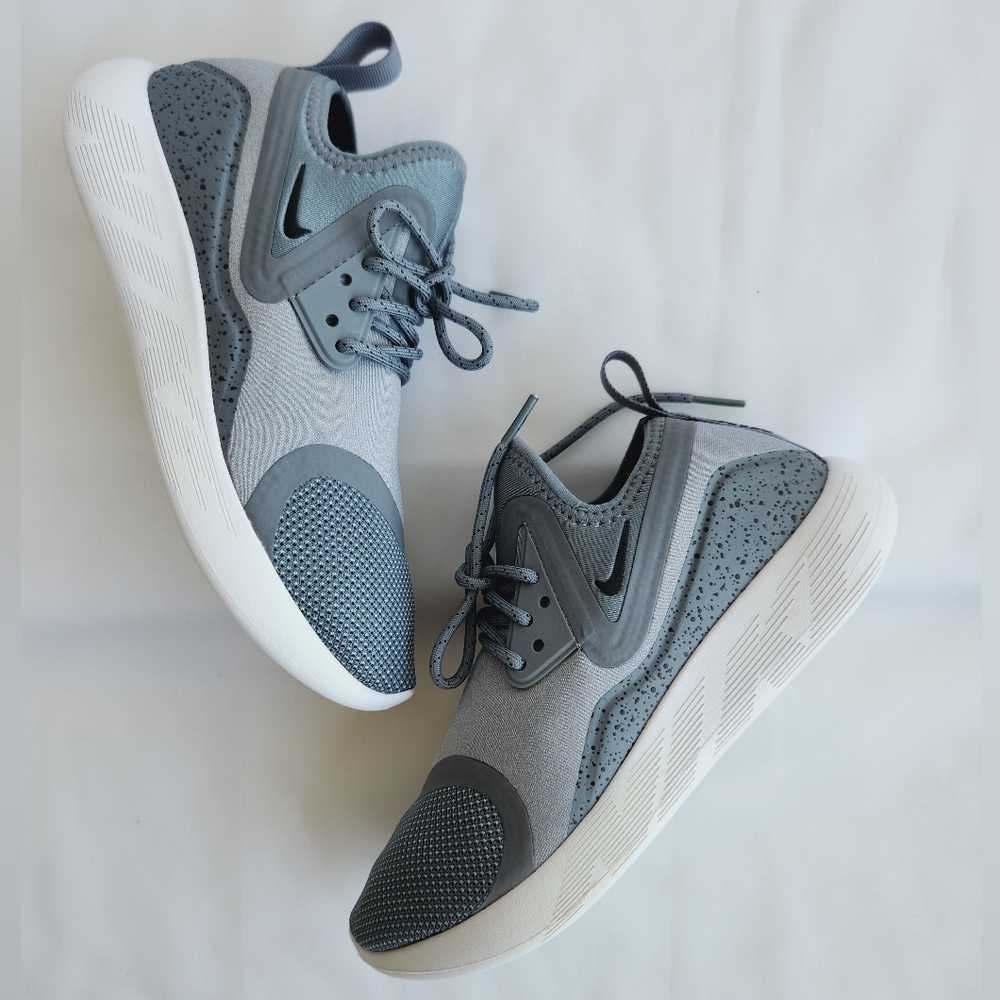 6.5 WOMENS NIKE LUNARCHARGE ESSENTIAL GRAY / WHITE RUNNING SNEAKERS 923620-002